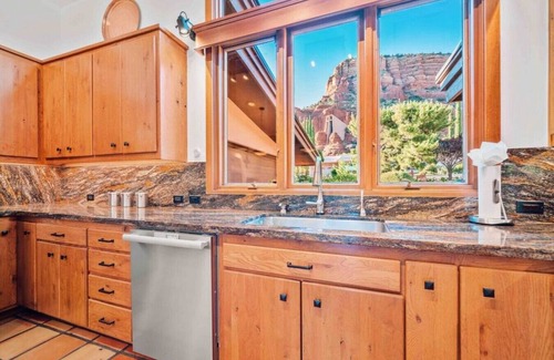 Sedona Apartment | Amazing views/heated pool/hot tub/EV charger
