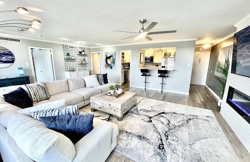 Mid America Condo | Amazing Views of Lake Hamilton! Huge Pool! Complimentary Snack Basket.
