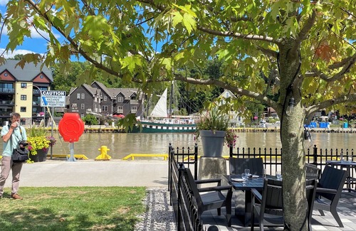 Port Stanley Cottage | Amazing Views of Two Beaches – Treehouse Retreat with Wildlife & Waves