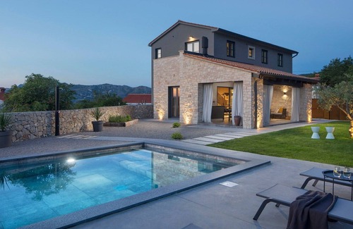 Ripenda Verbanci Villa | Amazing Villa Vizzani, with a Pool