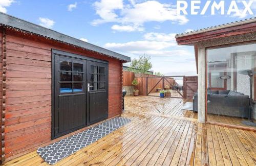 Mosfellsbaer Villa | Amazing Villa With Hot Tub Near Reykjavík