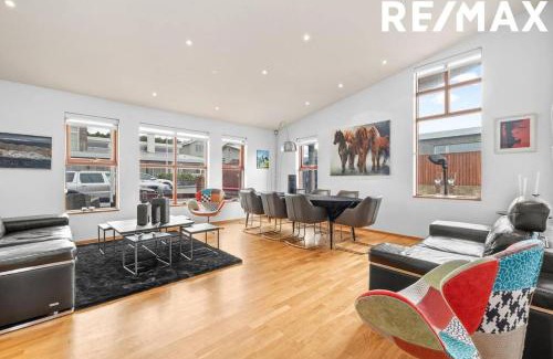 Mosfellsbaer Villa | Amazing Villa With Hot Tub Near Reykjavík