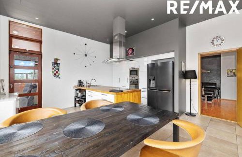 Mosfellsbaer Villa | Amazing Villa With Hot Tub Near Reykjavík