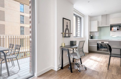 William Morris Apartment | Amazing Walthamstow 2BR w/Gym, Lounge & Concierge nr Tube, by Blueground