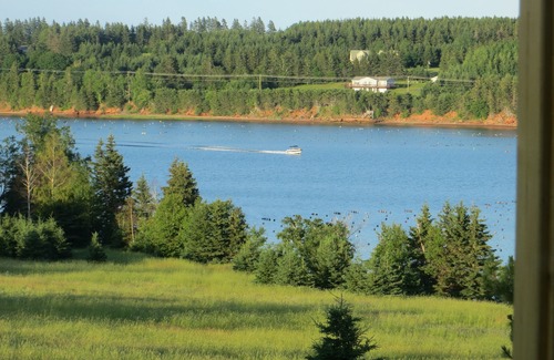 New London House | Amazing Water View. Great for Your Family Vacation , near Cavendish !