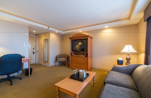 Marquette Hotel | Ambassador Hotel Milwaukee, Trademark Collection by Wyndham