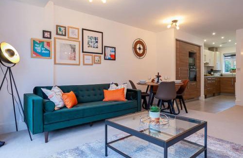 Stoke-on-Trent House | Ambassador House by Truestays - Luxury 4 Bedroom House in Stoke-on-Trent