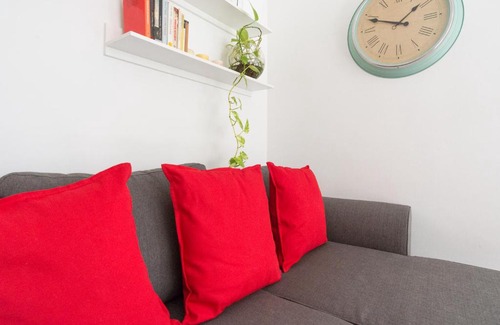 Centro Apartment | AMBC-Very Quiet Apartment Steps Away From Old Town