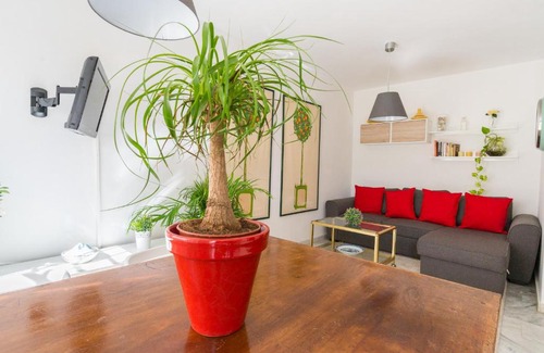 Centro Apartment | AMBC-Very Quiet Apartment Steps Away From Old Town