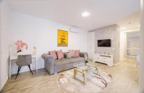 Oradea Apartment | Amber Dreams