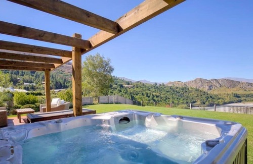 Arthur's Point House | Amber Retreat | Hot Tub + River Views