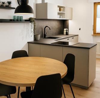 Leukerbad Apartment | Ambiente Appartement C2 - moderne Ferienwohnung mit Terrasse in Leukerbad