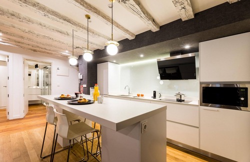 Old Town Apartment | AMELIA SUITE: superior a 3 pax, 30 secs to the beach