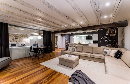 Old Town Apartment | AMELIA SUITE: superior a 3 pax, 30 secs to the beach