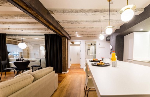 Old Town Apartment | AMELIA SUITE: superior a 3 pax, 30 secs to the beach