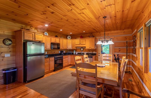 Boone Cabin | Amen Corner - Close to Boone! Hot Tub, Pet Friendly, Ping Pong, Foosball, Mountain Views