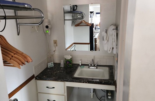 Estes Park Cabin | American - Cabin W/1 Queen & 1 Double Bed