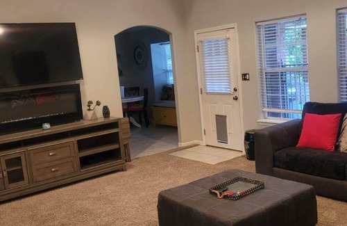 McAllen House | American contemporary w/pool -10 min away from every you need be !