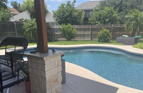 McAllen House | American contemporary w/pool -10 min away from every you need be !