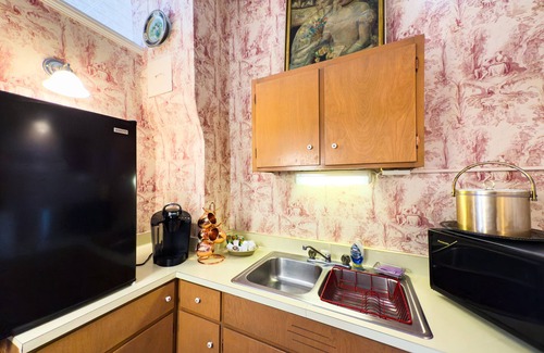McGregor Apartment | American House 1854- Stagecoach Stop Suite, 2 Bedrooms, Kitchenette, Sleeps 6