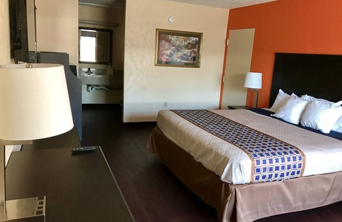 Saks Hotel | American Inn