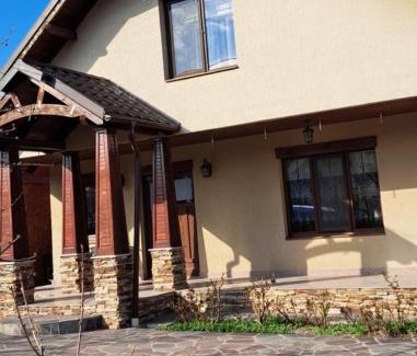 Baltatesti House | American Style Vacation Home