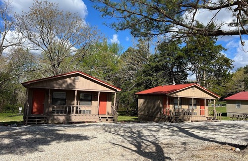 Mountain View Cabin | Americana Cabin in Ozark RV Park in Mountain View - Next to Folk Center!