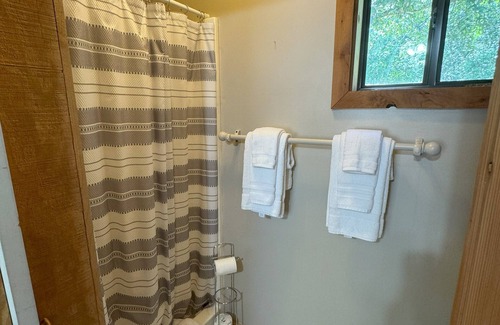 Mountain View Cabin | Americana Cabin in Ozark RV Park in Mountain View - Next to Folk Center!