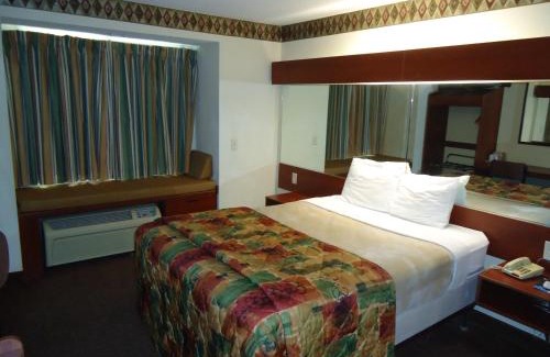Brunswick Hotel | Americas Best Value Inn & Suites Brunswick