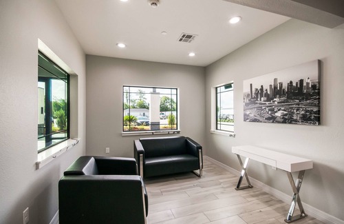 Northside Hotel | Americas Best Value Inn & Suites NE Houston Downtown I-610