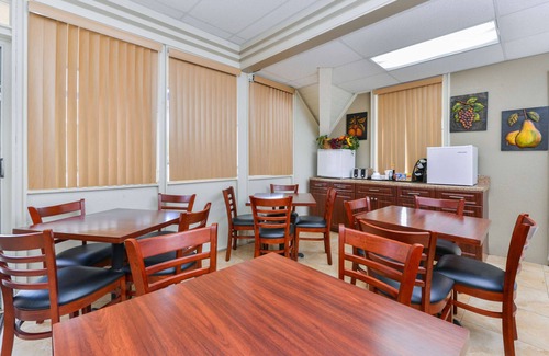 Central Sarasota Hotel | Americas Best Value Inn Sarasota Downtown