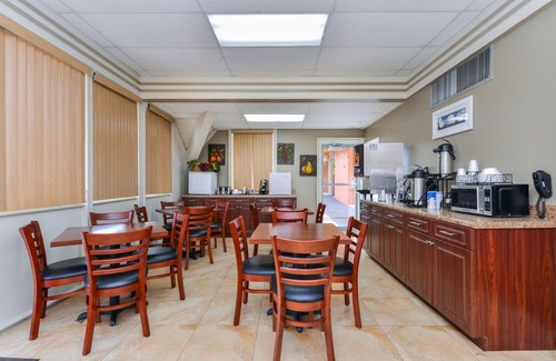 Central Sarasota Hotel | Americas Best Value Inn Sarasota Downtown