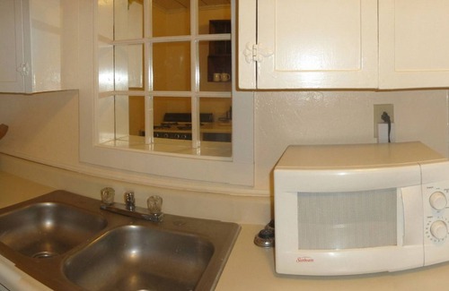 Jamestown Hotel | Americas Best Value Inn & Suites Royal Carriage