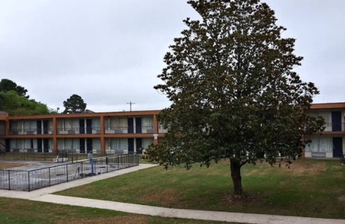 Wilson Apartment | Americas Best Value Inn Wilson - UNIT 20 2 BED FIRST FLOOR