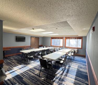 Baldwin Hotel | AmericInn by Wyndham Baldwin