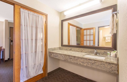 Laurium Hotel | AmericInn by Wyndham Calumet