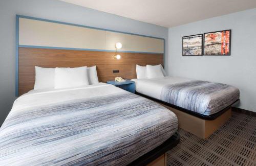 Au Sable Hotel | AmericInn by Wyndham Oscoda Near AuSable River