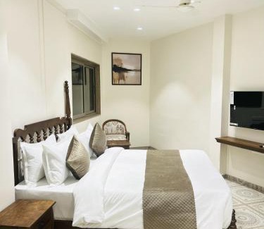 Ahmedabad Hotel | Amico Inn