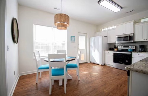 Southport House | amily Fun~ Dog Friendly~ Home with Pool Access!