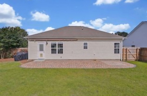 Southport House | amily Fun~ Dog Friendly~ Home with Pool Access!