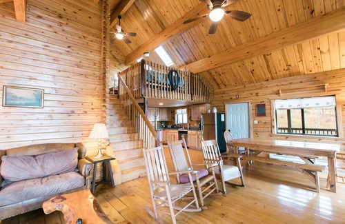 Hickory Hills House | Amish-Made Log Home- 50 Mile View, Hot Tub, Fire-pit, 4 Mi to Gorge!