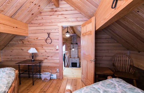 Hickory Hills House | Amish-Made Log Home- 50 Mile View, Hot Tub, Fire-pit, 4 Mi to Gorge!