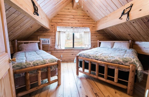 Hickory Hills House | Amish-Made Log Home- 50 Mile View, Hot Tub, Fire-pit, 4 Mi to Gorge!