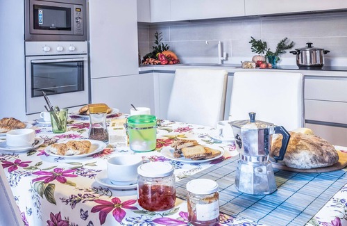 Sorrento City Centre Apartment | AMORE RENTALS - Maison Palazzo Correale with Air Conditioning