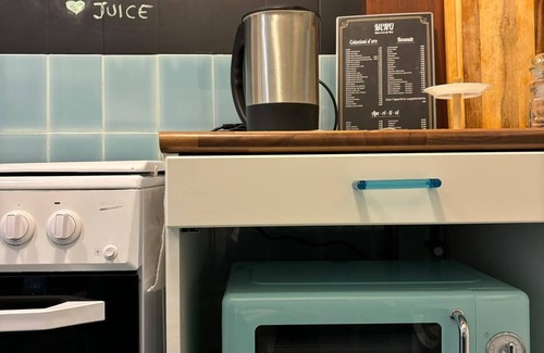 Cissano Apartment | Ampio bilocale con Terrazza sito al quarto piano, accessibile con scala interna.