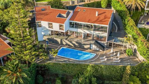 Sao Goncalo Villa | Ample villa with pool and gorgeous ocean view