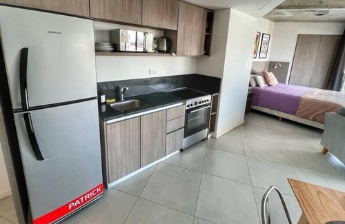 Constitucion Apartment | Amplio Loft con balcón sobre la Av 9 de Julio (6C)