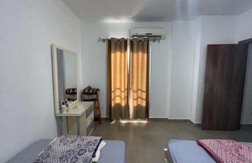 Shurtah al-Dakhlah Ski Chalet | Amwaj chalet garden 2bedrooms