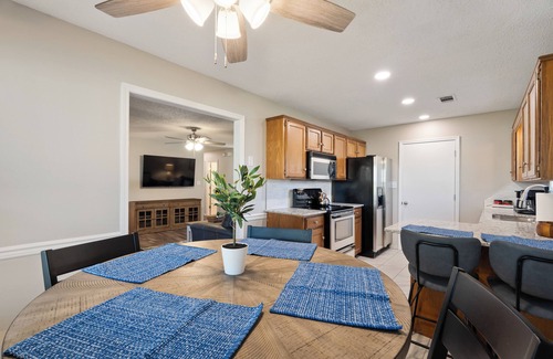 Van Buren House | Amy Ln-Newly Remodeled Home w/Outdoor Dining Area