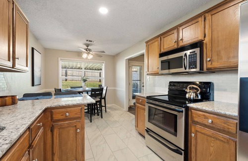 Van Buren House | Amy Ln-Newly Remodeled Home w/Outdoor Dining Area